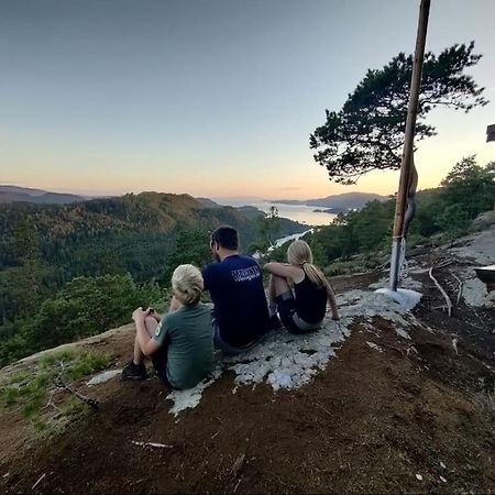 Idyllisk Minihus I Landlige Omgivelser - Med 5 Sengeplasser Og Parkering Åsen المظهر الخارجي الصورة