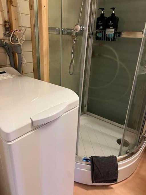 Idyllisk Minihus I Landlige Omgivelser - Med 5 Sengeplasser Og Parkering Åsen المظهر الخارجي الصورة