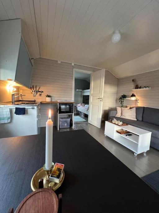 Idyllisk Minihus I Landlige Omgivelser - Med 5 Sengeplasser Og Parkering Åsen المظهر الخارجي الصورة
