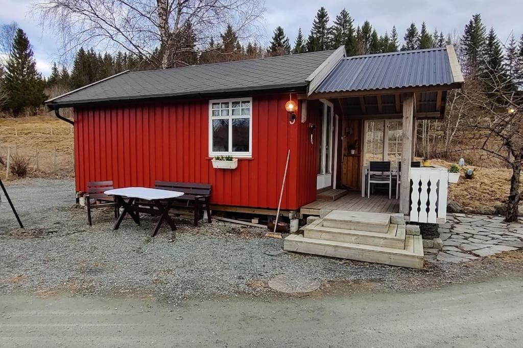 Idyllisk Minihus I Landlige Omgivelser - Med 5 Sengeplasser Og Parkering Åsen المظهر الخارجي الصورة