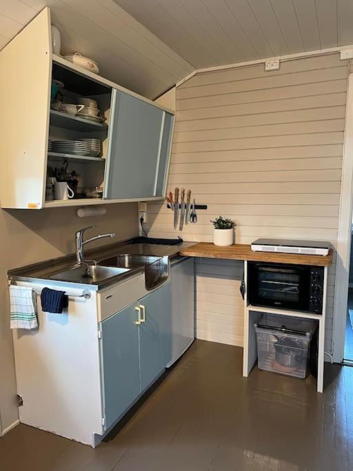 Idyllisk Minihus I Landlige Omgivelser - Med 5 Sengeplasser Og Parkering Åsen المظهر الخارجي الصورة