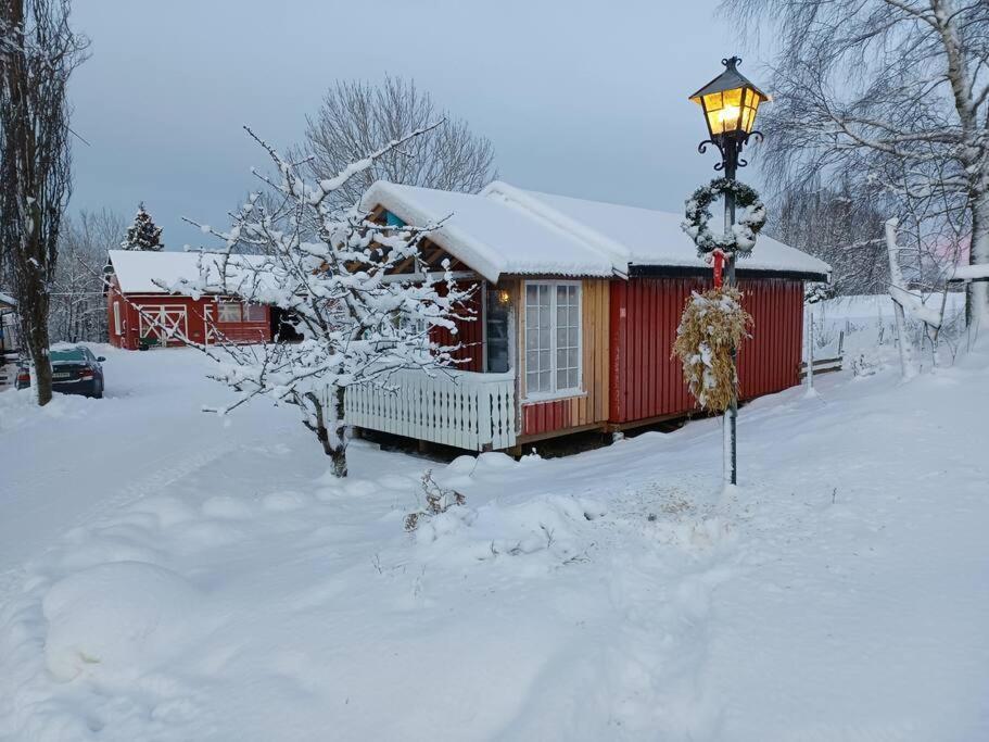 Idyllisk Minihus I Landlige Omgivelser - Med 5 Sengeplasser Og Parkering Åsen المظهر الخارجي الصورة