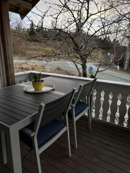 Idyllisk Minihus I Landlige Omgivelser - Med 5 Sengeplasser Og Parkering Åsen المظهر الخارجي الصورة