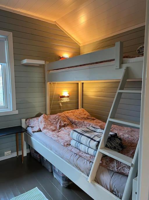 Idyllisk Minihus I Landlige Omgivelser - Med 5 Sengeplasser Og Parkering Åsen المظهر الخارجي الصورة