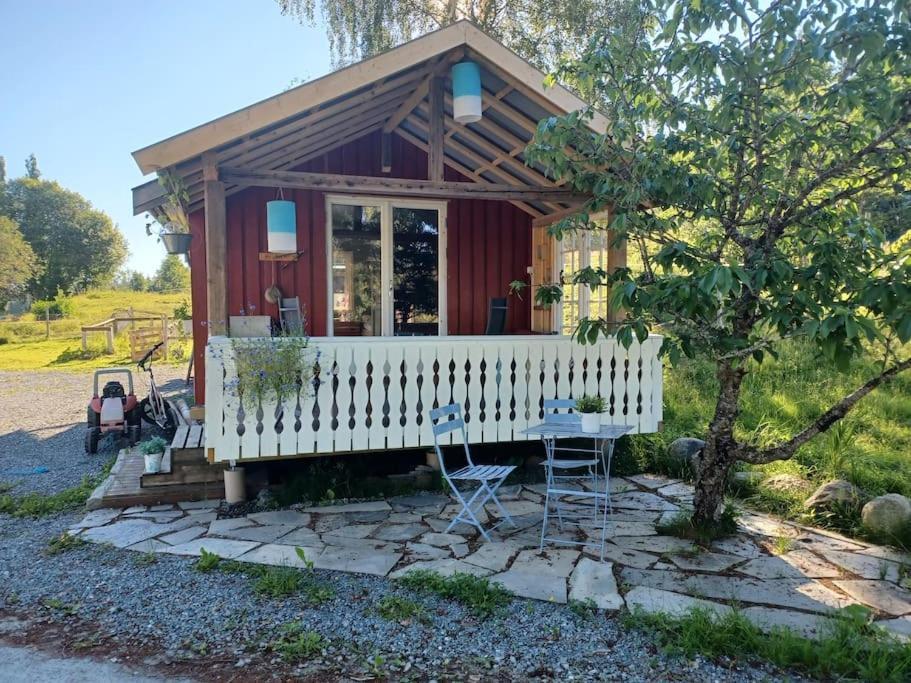 Idyllisk Minihus I Landlige Omgivelser - Med 5 Sengeplasser Og Parkering Åsen المظهر الخارجي الصورة